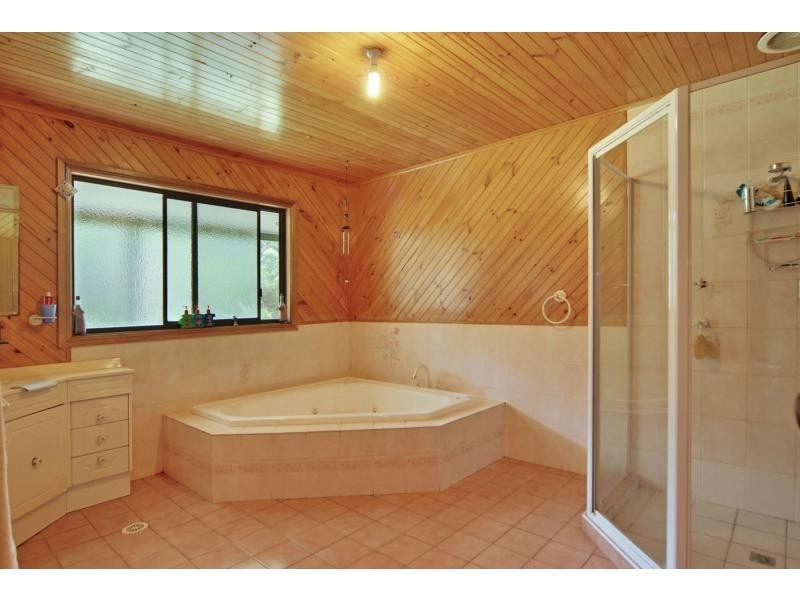 124 Watt Road, Falls Creek NSW 2540