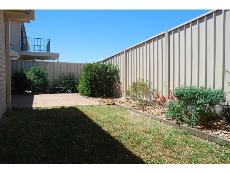 7/8 Meroo Road, Bomaderry NSW 2541