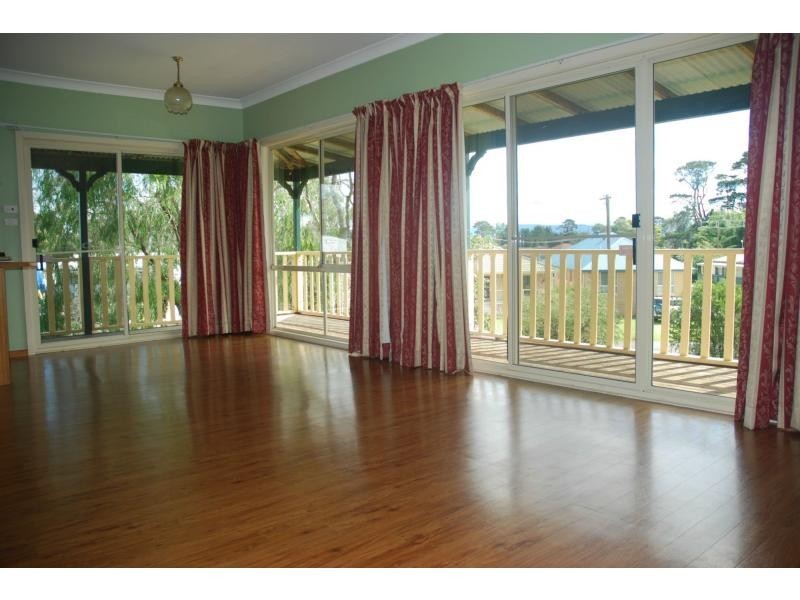 1 Berrallan Street, Greenwell Point NSW 2540