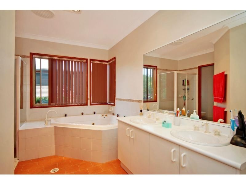 40 Tartarian Crescent, Bomaderry NSW 2541