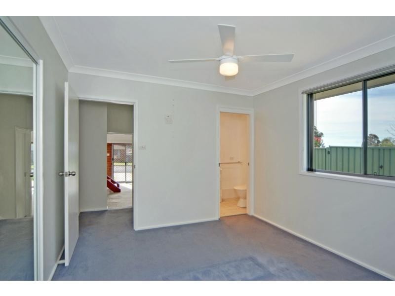 4 Yeovil Drive, Bomaderry NSW 2541