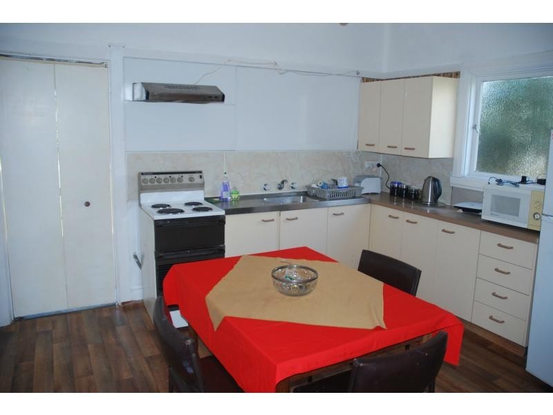 8 Dalwah Street, Bomaderry NSW 2541