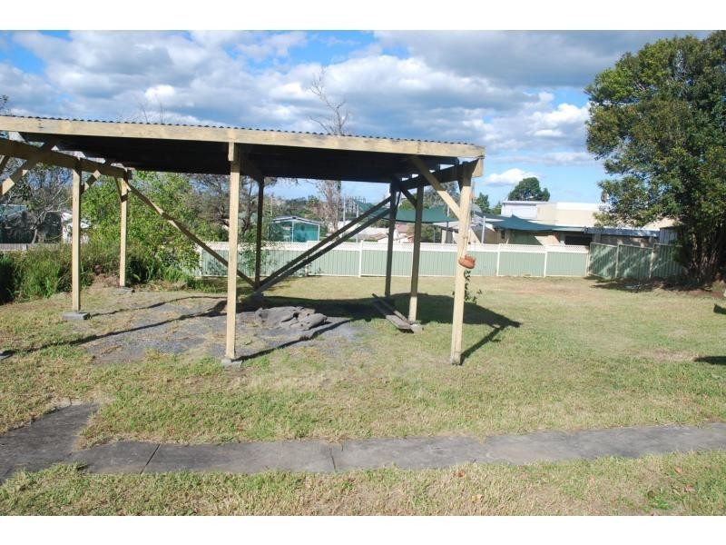 8 Dalwah Street, Bomaderry NSW 2541