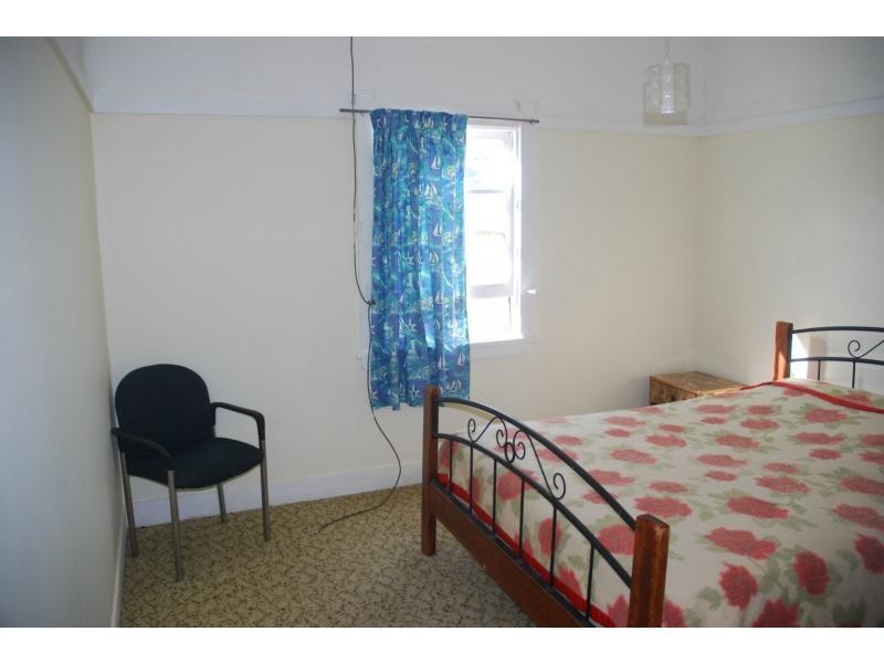 8 Dalwah Street, Bomaderry NSW 2541