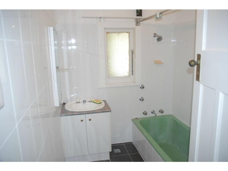 8 Dalwah Street, Bomaderry NSW 2541