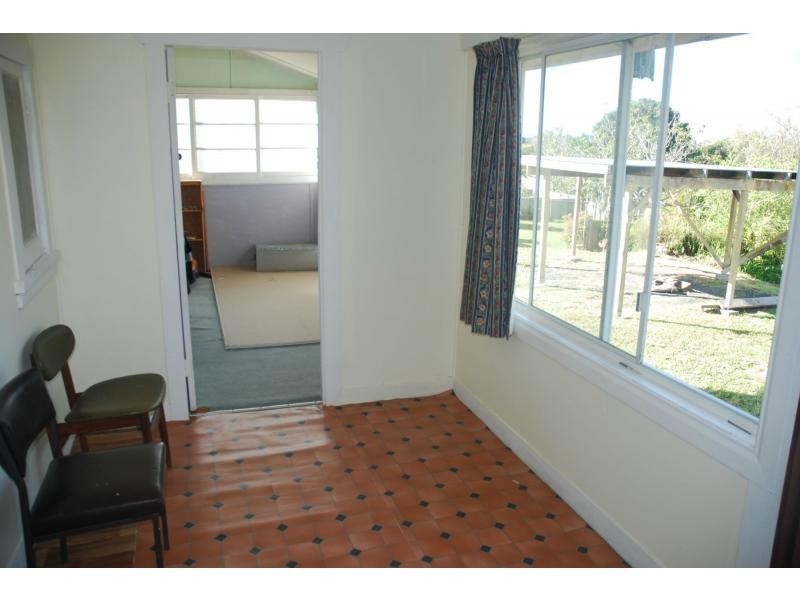 8 Dalwah Street, Bomaderry NSW 2541