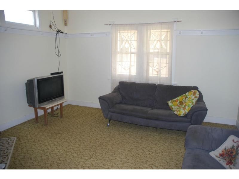 8 Dalwah Street, Bomaderry NSW 2541