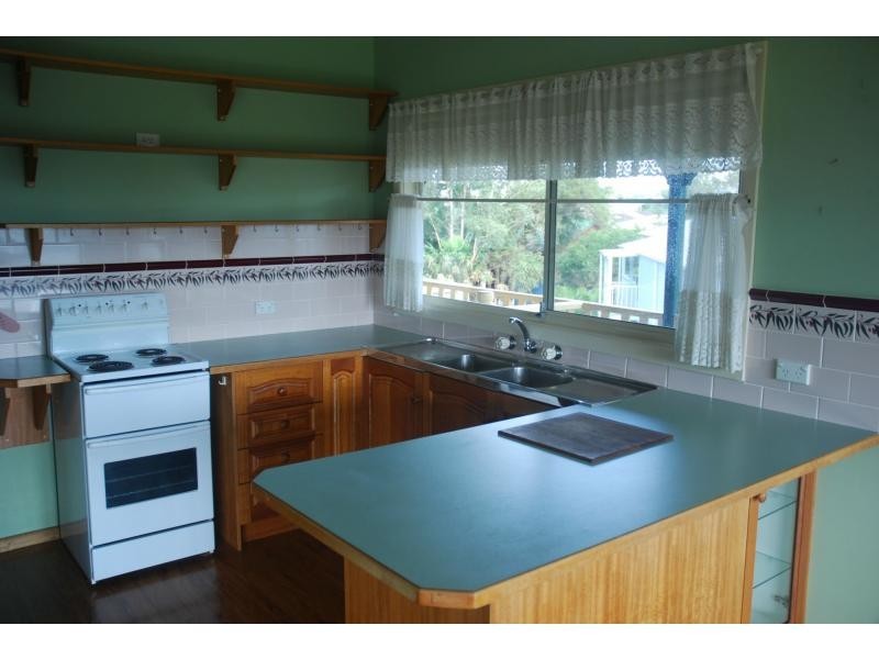 1 Berrallan Street, Greenwell Point NSW 2540