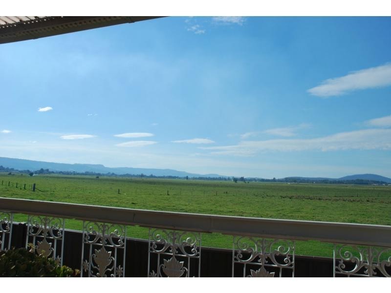 30 Amalfi Crescent, Nowra NSW 2541