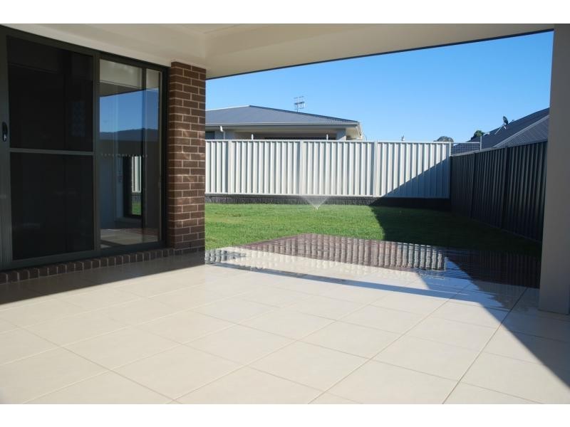 11 Banool Circuit, Bomaderry NSW 2541