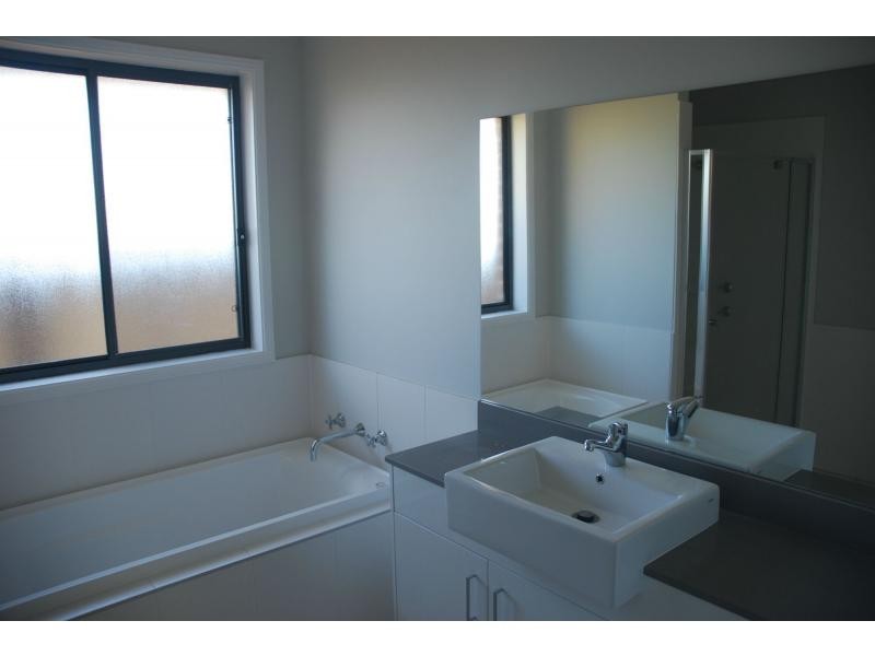 11 Banool Circuit, Bomaderry NSW 2541