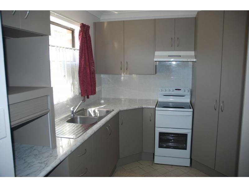 2/2 Campbell Place, Nowra NSW 2541