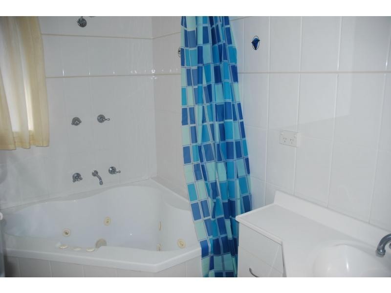 2/2 Campbell Place, Nowra NSW 2541