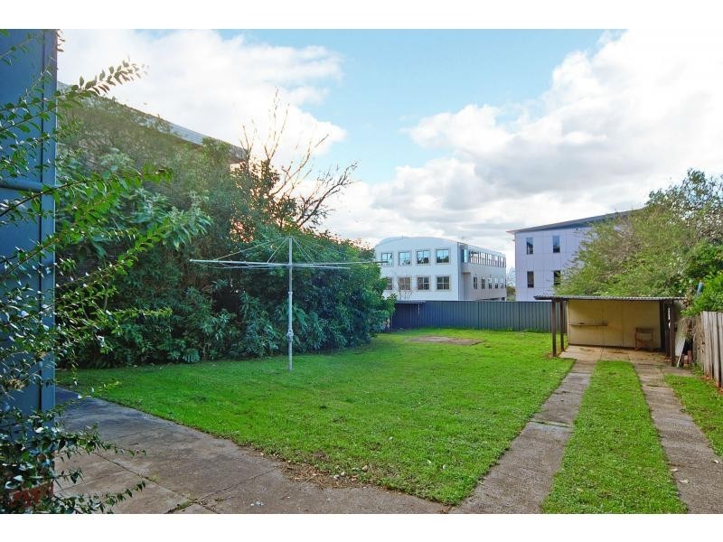 8 Burr Avenue, Nowra NSW 2541