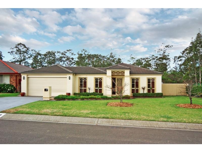 10 Rouken Glen Drive, West Nowra NSW 2541