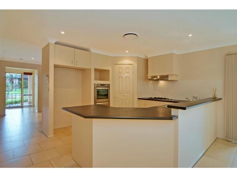 10 Rouken Glen Drive, West Nowra NSW 2541