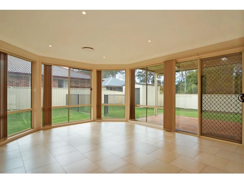 10 Rouken Glen Drive, West Nowra NSW 2541