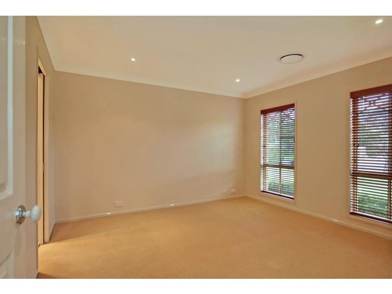 10 Rouken Glen Drive, West Nowra NSW 2541