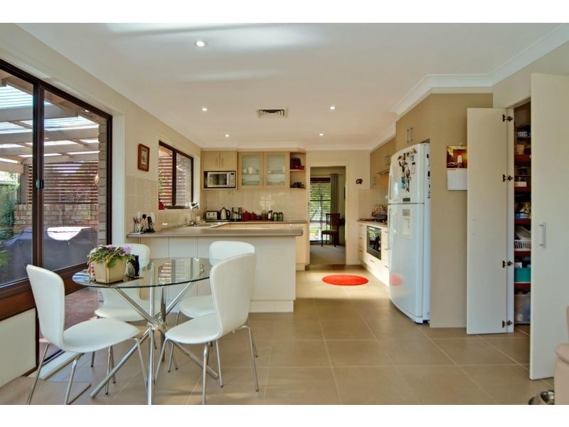 5 Amber Place, Bomaderry NSW 2541