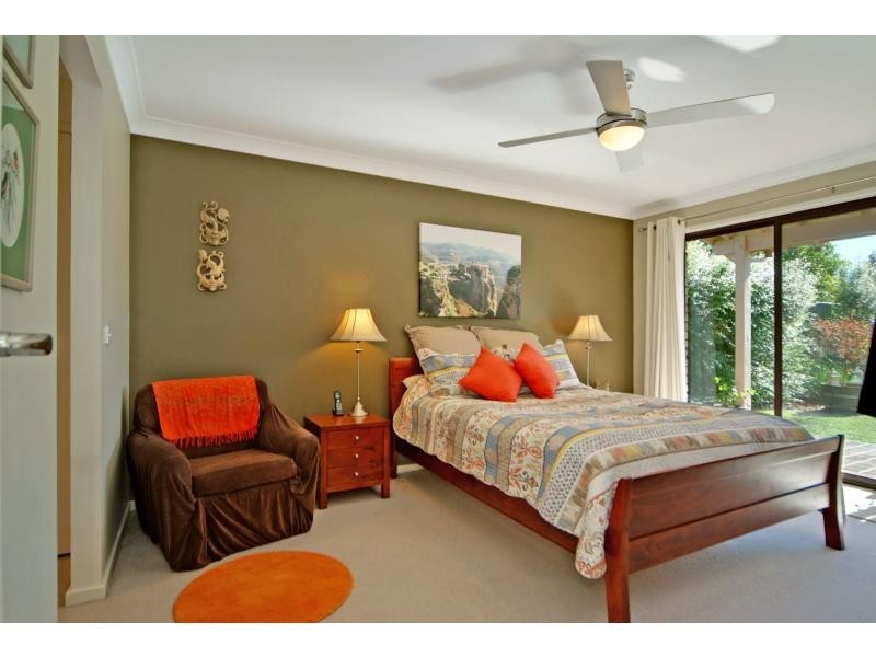 5 Amber Place, Bomaderry NSW 2541