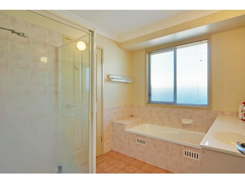 19 Rannoch Drive, West Nowra NSW 2541