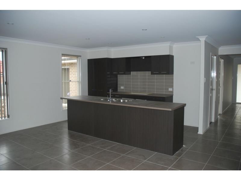 13 Guinea Flower Crescent, Worrigee NSW 2540