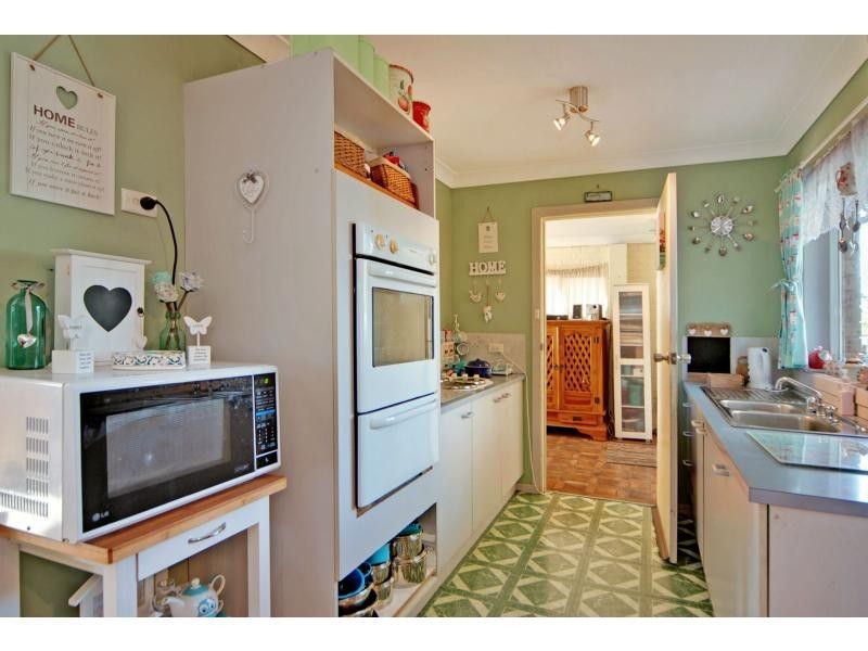 37 Peak Avenue, North Nowra NSW 2541