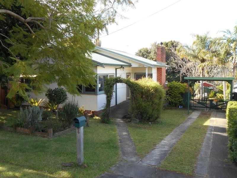 4 Mulgen Crescent, Bomaderry NSW 2541