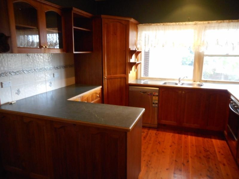 4 Mulgen Crescent, Bomaderry NSW 2541