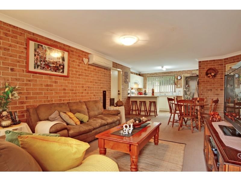 2/1 Carisbrooke Close, Bomaderry NSW 2541