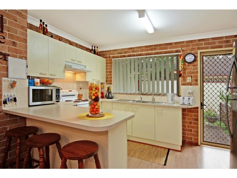 2/1 Carisbrooke Close, Bomaderry NSW 2541