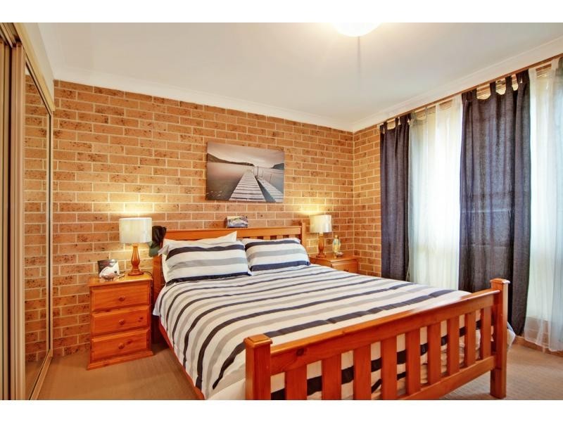 2/1 Carisbrooke Close, Bomaderry NSW 2541