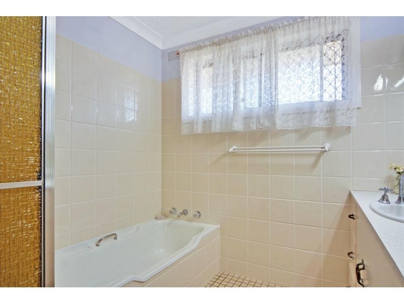 18 Colyer Avenue, Nowra NSW 2541