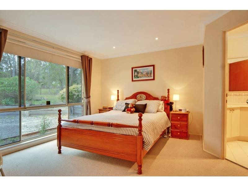 21 Tartarian Crescent, Bomaderry NSW 2541