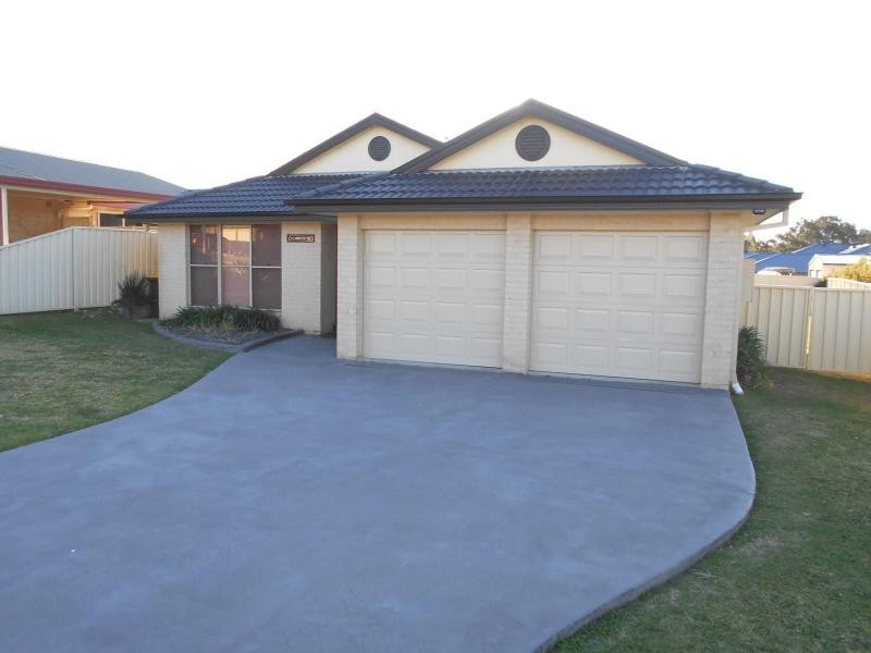 14 Carrington Park Drive, Nowra NSW 2541