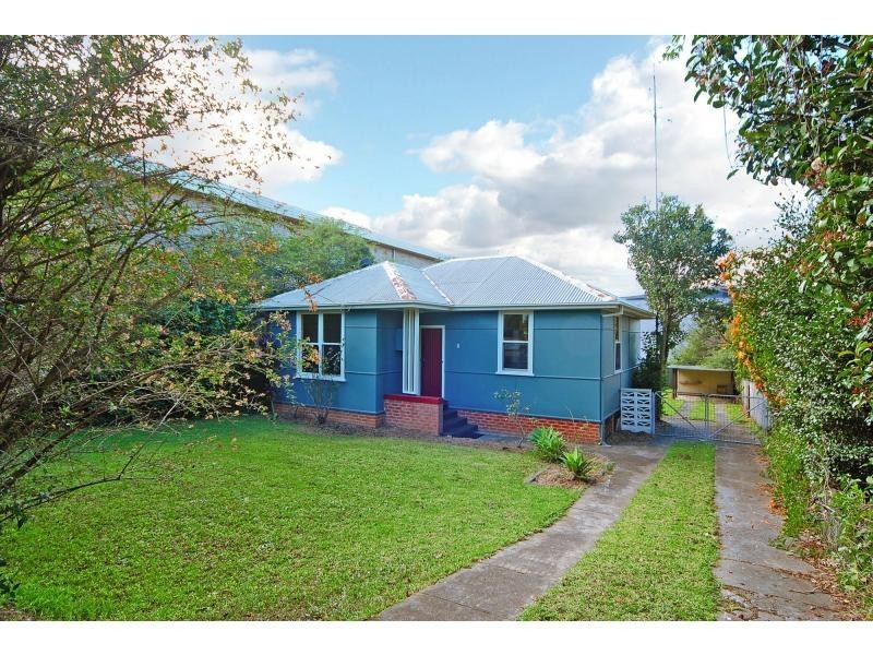 8 Burr Avenue, Nowra NSW 2541