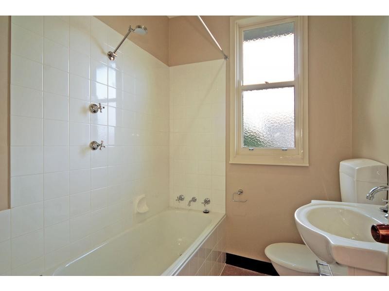 8 Burr Avenue, Nowra NSW 2541