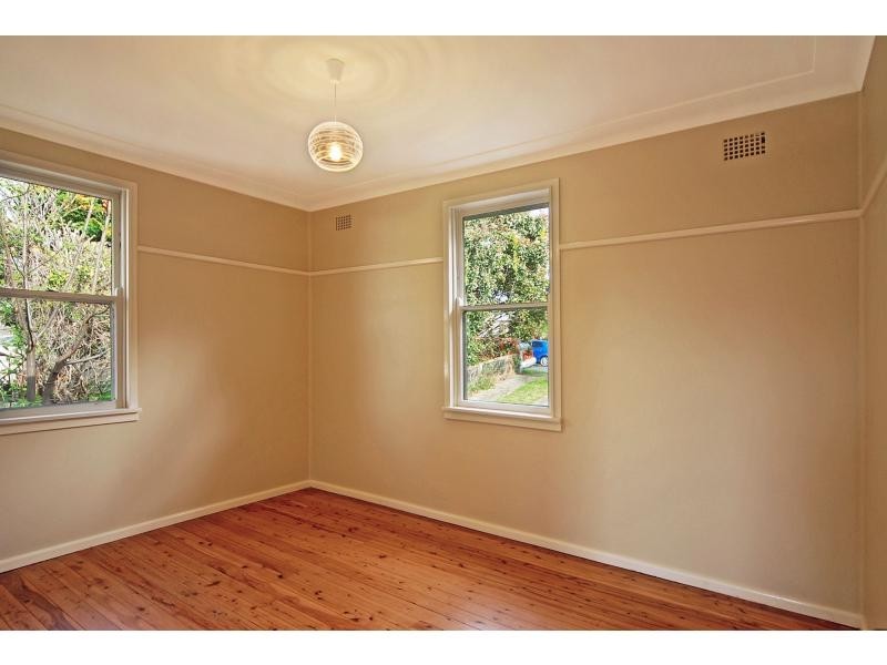 8 Burr Avenue, Nowra NSW 2541