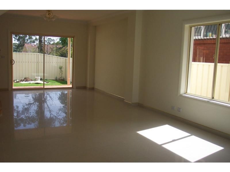 4/23 Carnation Avenue, Casula NSW 2170