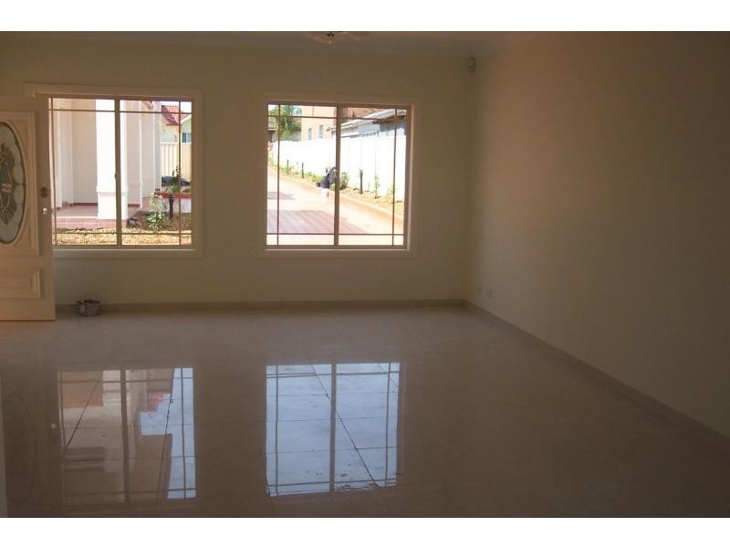 4/23 Carnation Avenue, Casula NSW 2170