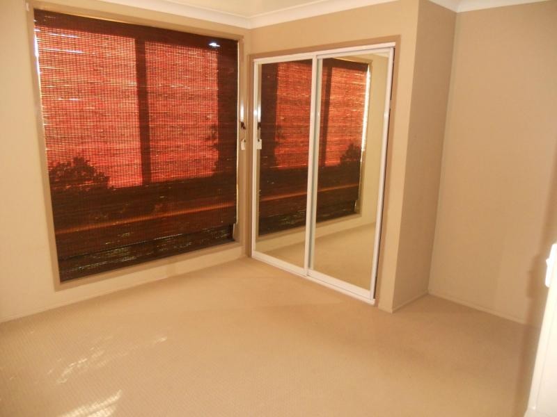 110 Swan Circuit, Green Valley NSW 2168