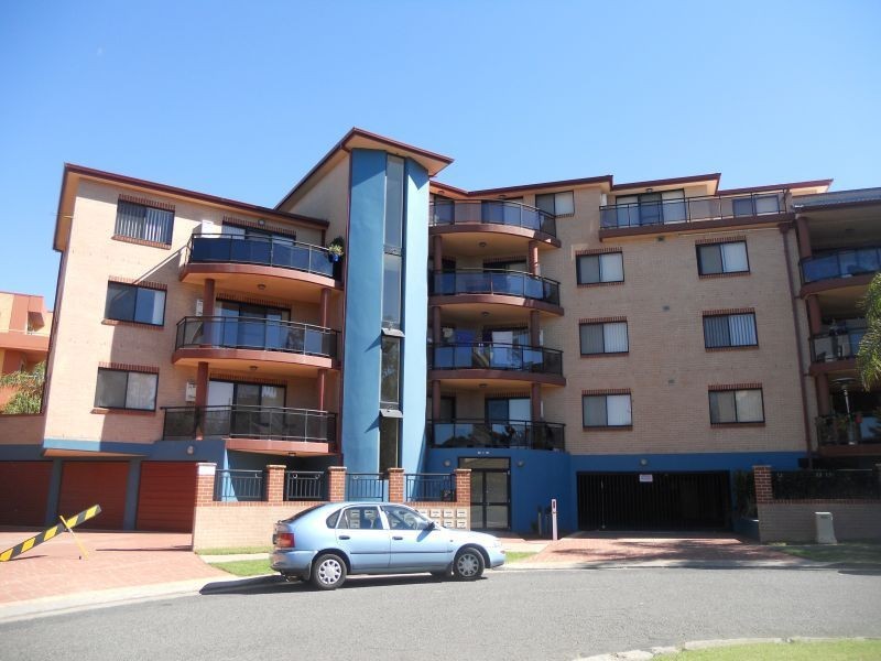 Unit 12/10 Tindall Street, Liverpool NSW 2170