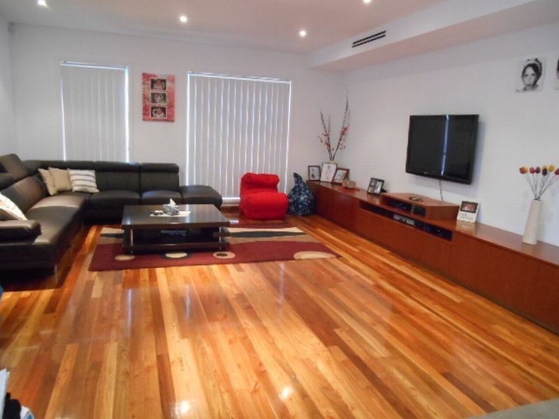 7 Piper Avenue, West Hoxton NSW 2171