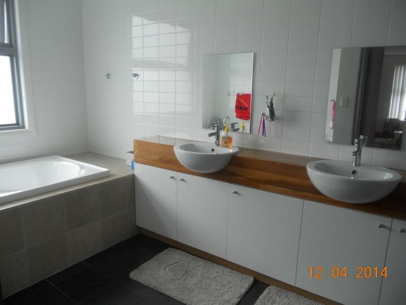 7 Piper Avenue, West Hoxton NSW 2171