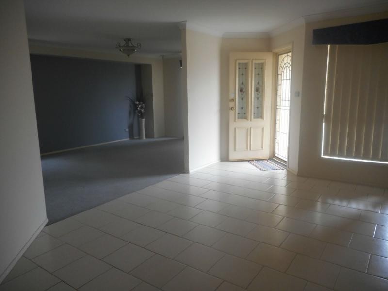 8 Domenic Close, Hoxton Park NSW 2171