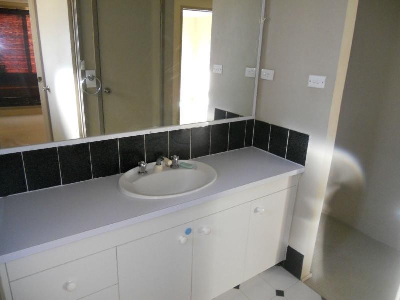 110 Swan Circuit, Green Valley NSW 2168