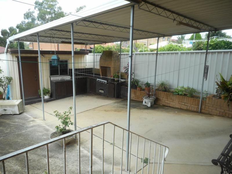 6 Segefield Place, Casula NSW 2170