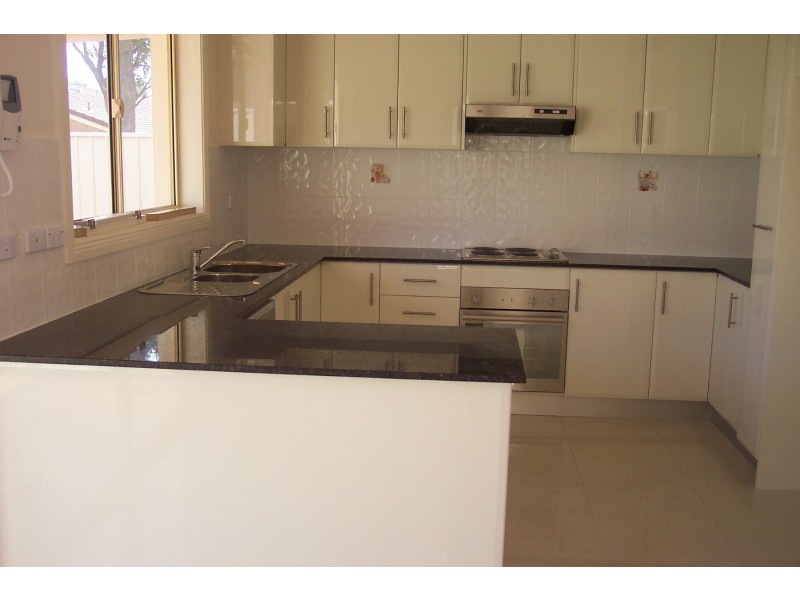 2/23-25 Carnation Ave, Casula NSW 2170