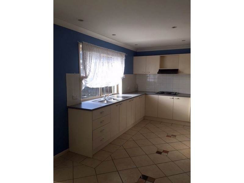 9 Mathinna Cct, West Hoxton NSW 2171