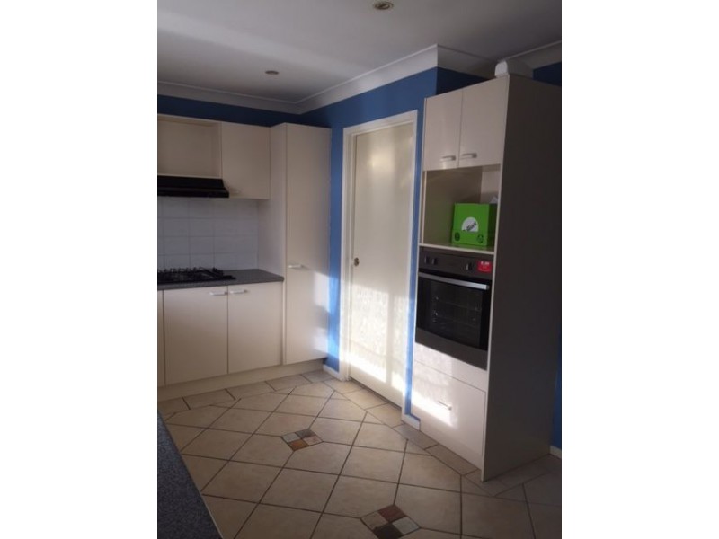 9 Mathinna Cct, West Hoxton NSW 2171